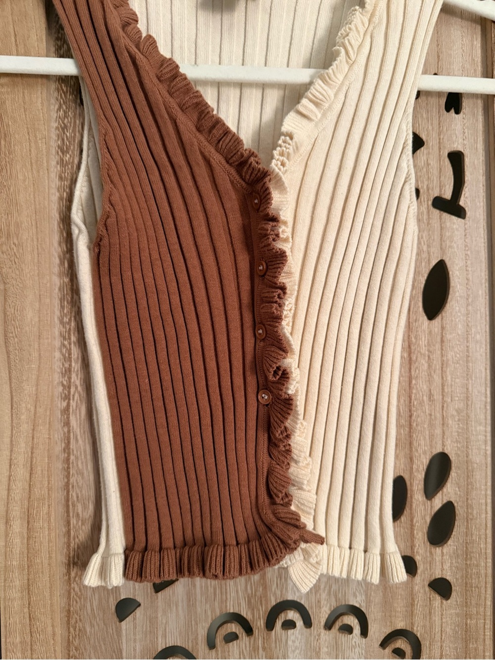 Find Me Now Colorblock Ribbed Ruffle Tank Top Size Medium - Picture 6 of 9